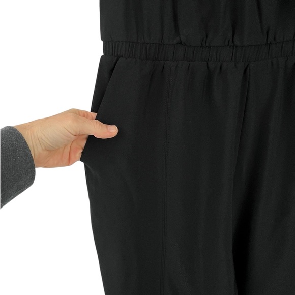 Evereve Black Teagan Jumpsuit V-neck Sleeveless Pockets Sz L - Picture 8 of 9